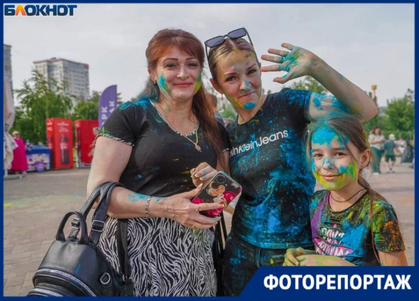 Осторожно, очень ярко: как в Волгограде прошел фестиваль красок 