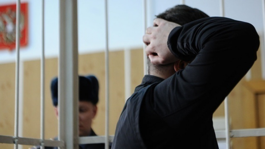Водитель и сотрудник ДПС из Волгограда осуждены за фиктивное ДТП