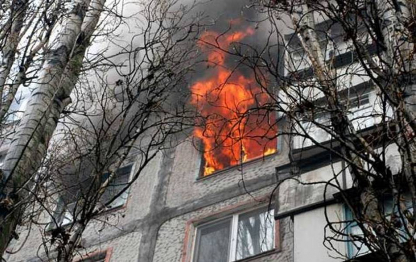  В 9-этажке на севере Волгограда едва не сгорела заживо пожилая женщина