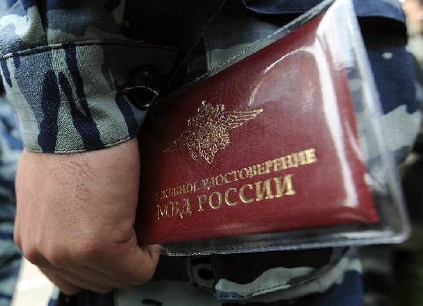 Полицейский «подрабатывал» наркодилером в Волгограде