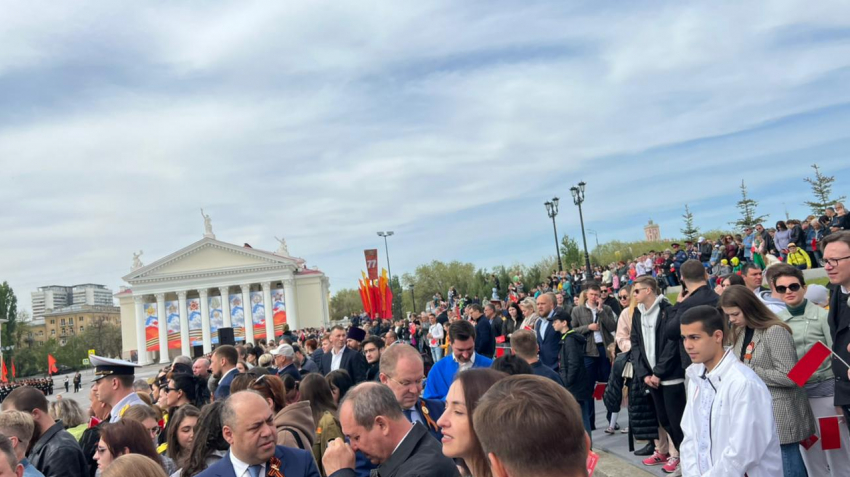 Что творилось в Волгограде  перед парадом Победы на вип-трибуне: видео