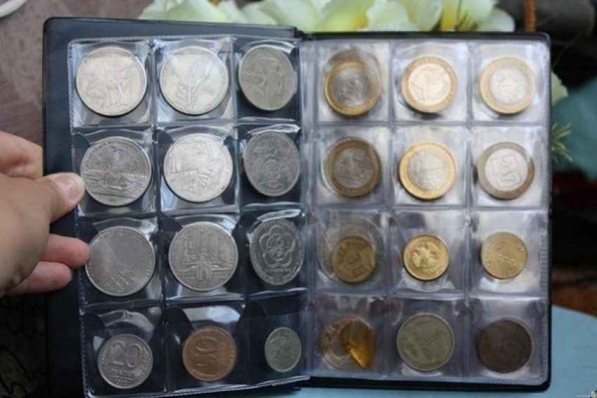 Под Волгоградом мужчина украл у младшей сестры коллекционные монеты
