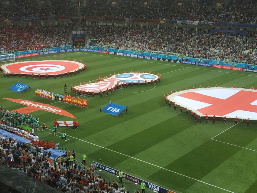 Заполненный тысячами английских и тунисских  болельщиков стадион «Волгоград Арена» сняли на видео