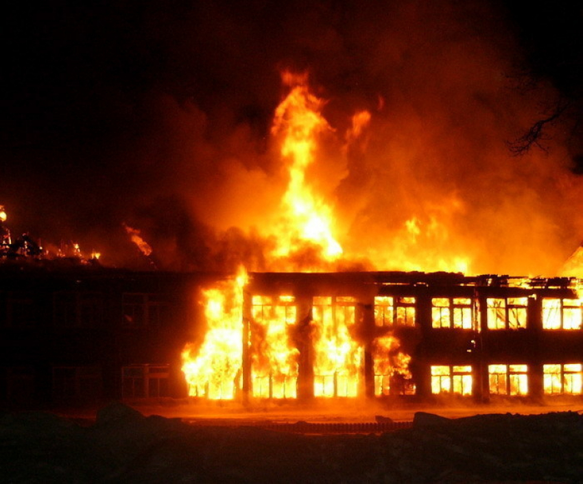 Под Волгоградом злоумышленник пытался сжечь школу