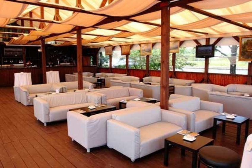 В Волгограде Frant’Эль выплатит штраф за незаконные летние террасы