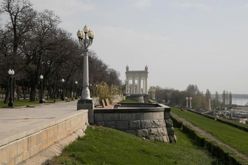 Стало известно, сколько денег в месяц получают главы городских районов Волгограда