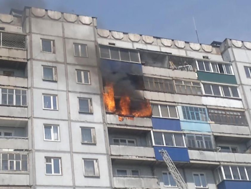 В Волгограде неосторожный курильщик спалил балкон