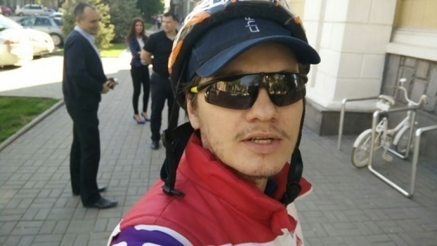 Волгоградец подарил депутатам городской думы велопарковку