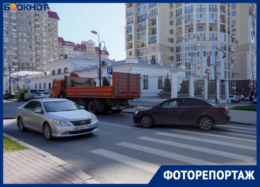 «Не видел такого за 30 лет вождения»: в хаос погрузило центр Волгограда первое утро новой схемы движения