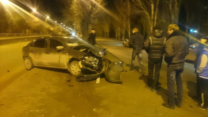 В Волжском москвичка на огромной скорости протаранила деревья