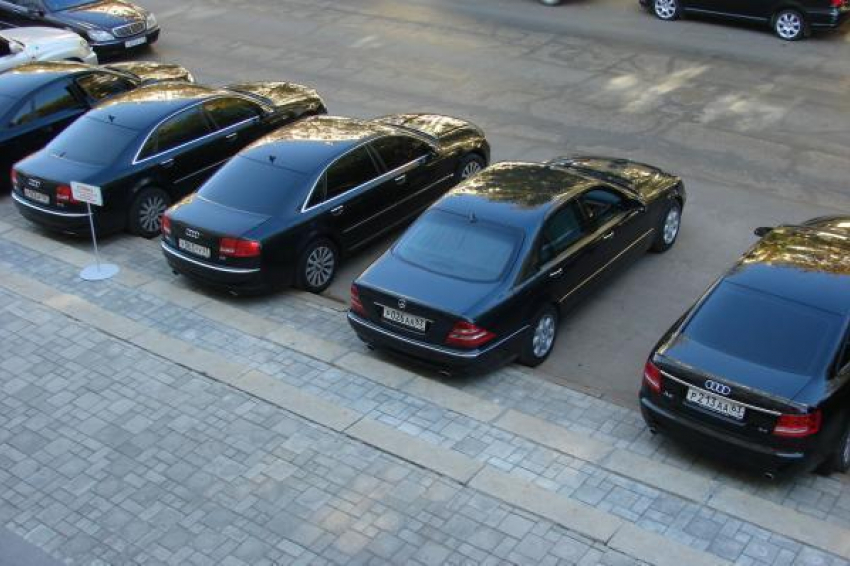 Чиновники Волгоградской области выставили на торги 15 автомобилей