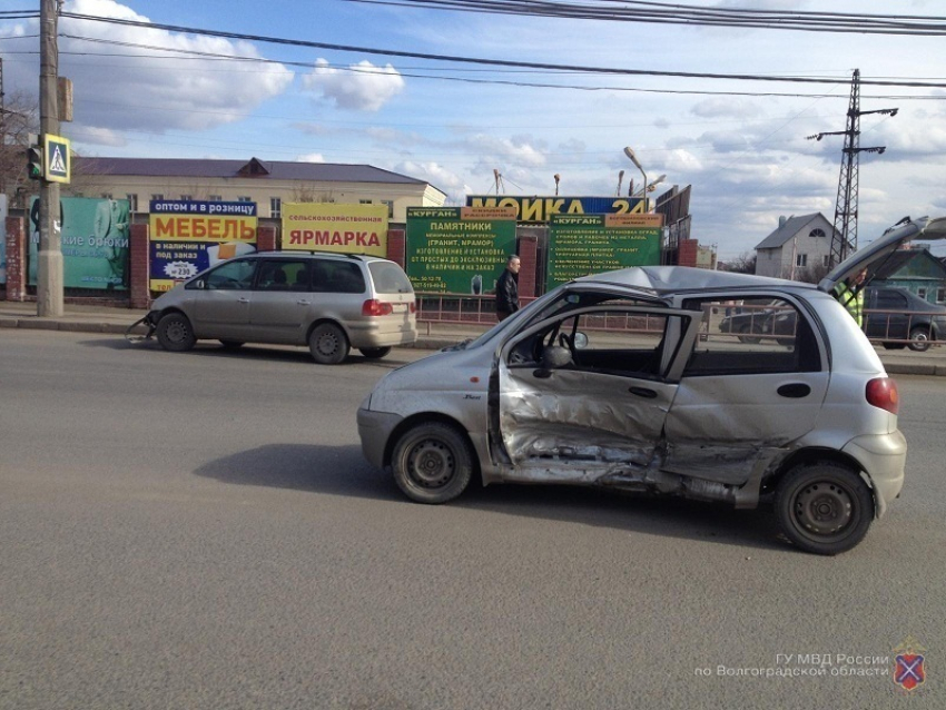 Пенсионерка пострадала в ДТП Matiz и Volkswagen в центре Волгограда