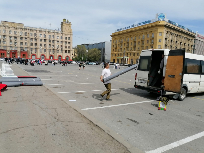 "И ничто не напоминает о празднике Дне Победы в городе-герое": путешественники раскритиковали мэрию Волгограда