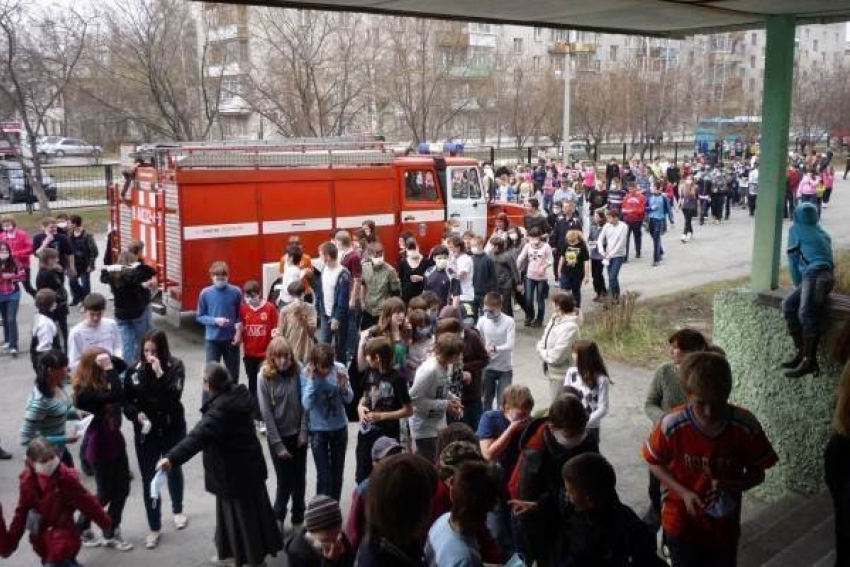 В Камышинской  школе из-за короткого замыкания было эвакуировано 492 человека