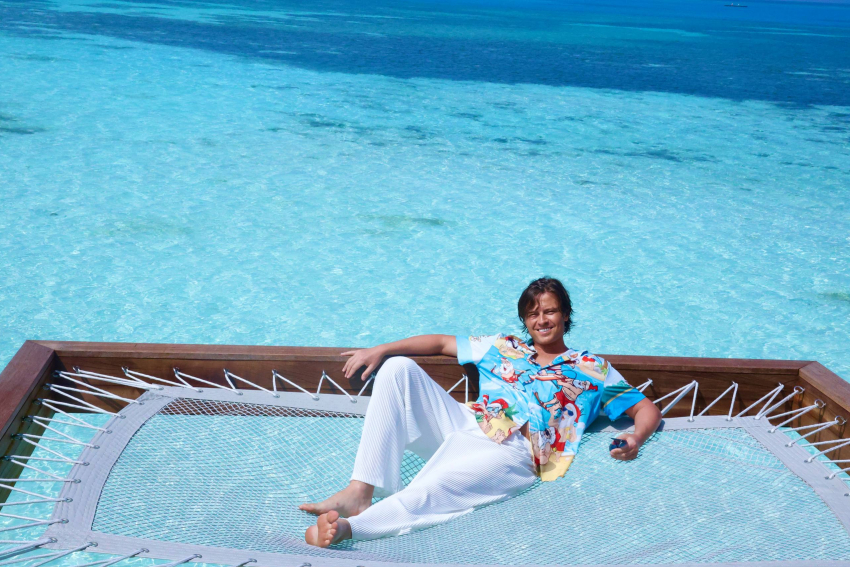 «Балдёжный кайфушник» Прохор Шаляпин с Мальдив зарядил россиян на странные покупки