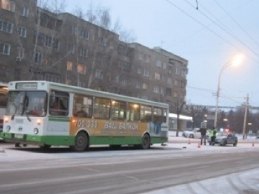 Под Волгоградом автобус сбил 22-летнюю девушку и скрылся