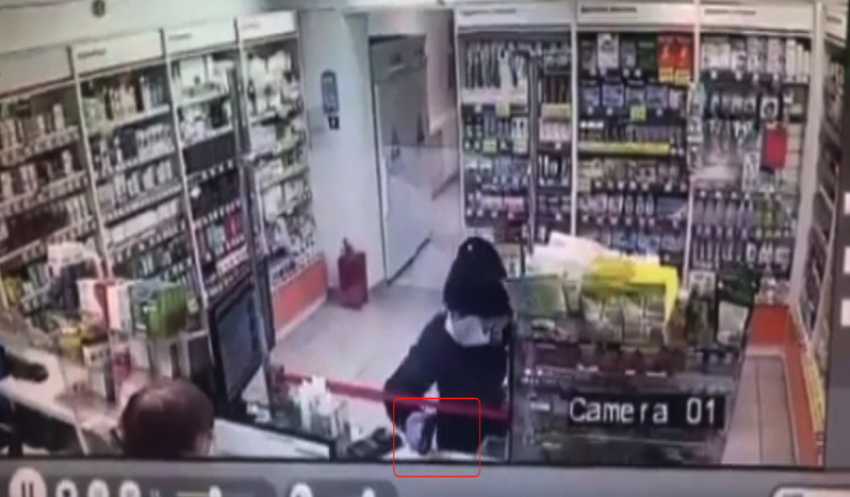 Волгоградец ограбил аптеку с соблюдением коронавирусных правил безопасности: признался на видео