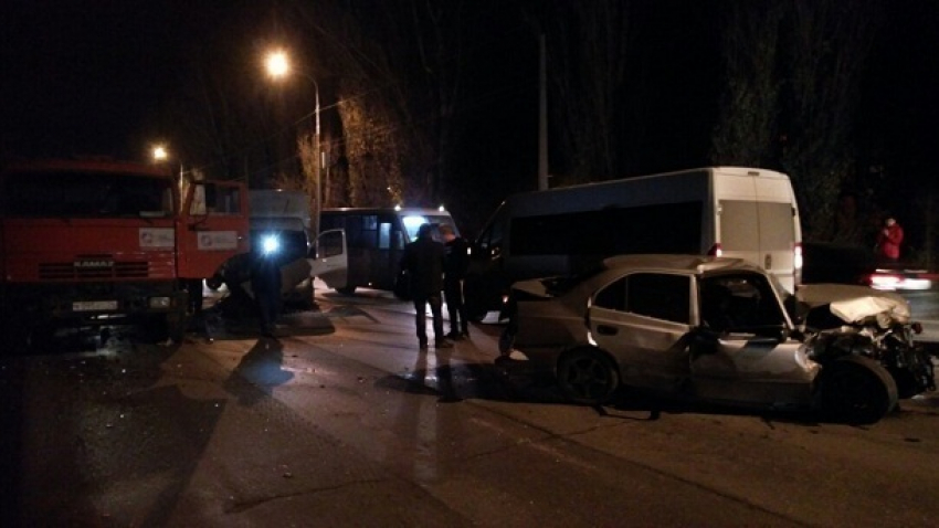 Торопившийся домой водитель разбился на юге Волгограда