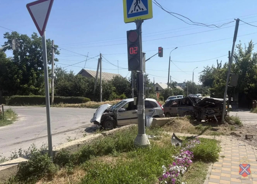 Троих отправил в больницу летун на красный на юге Волгограда