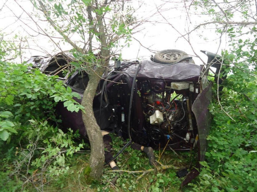 В ДТП под Волгоградом погиб водитель без прав: двое пассажиров в больнице