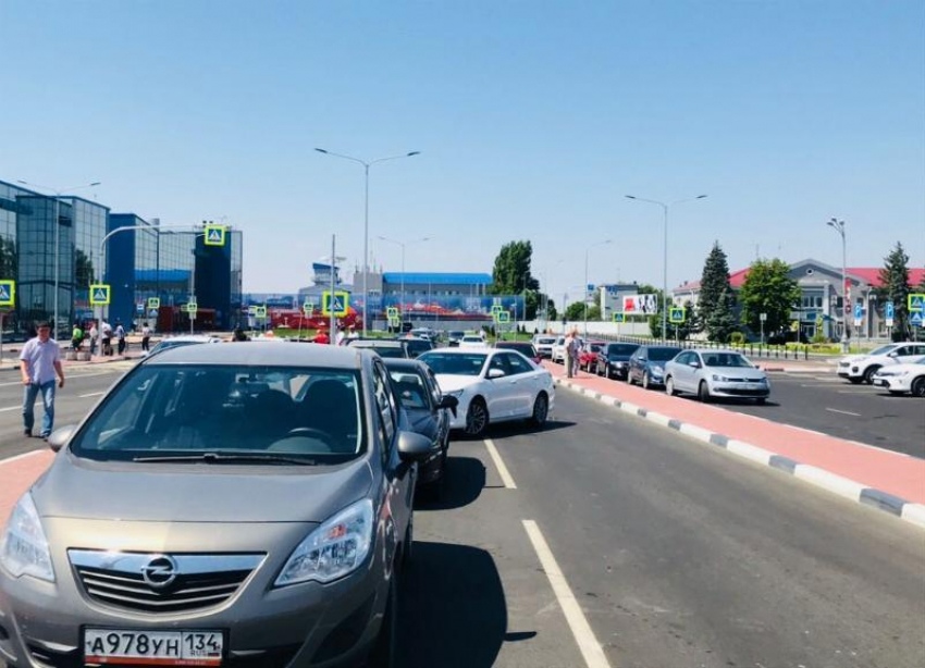 Волгоградский аэропорт срочно эвакуировали