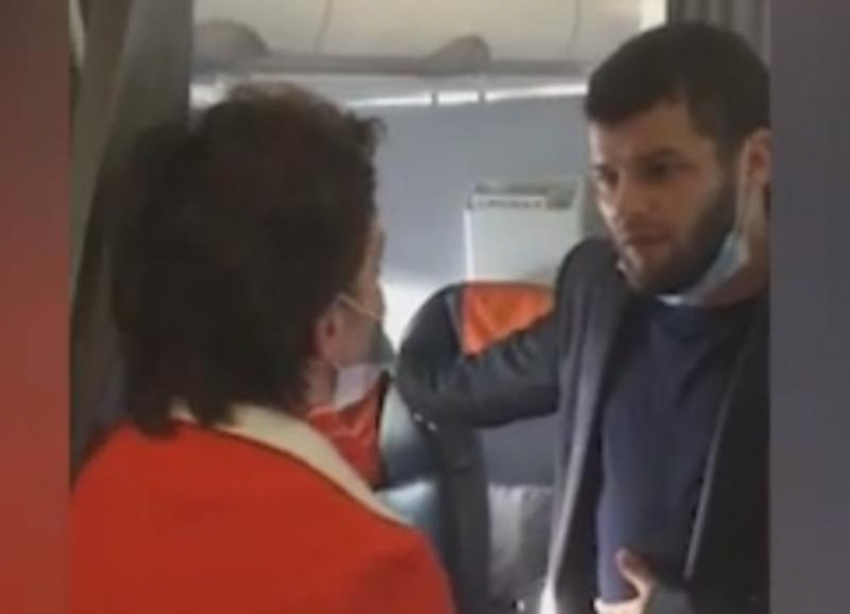 Самолет из Сочи экстренно приземлился в Волгограде: на борту произошел конфликт с дебоширом