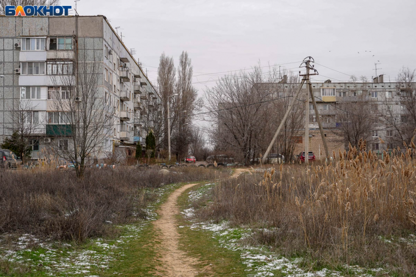 "Мы как в резервации": у развалин казарм живут без супермаркетов в волгоградском Военгородке