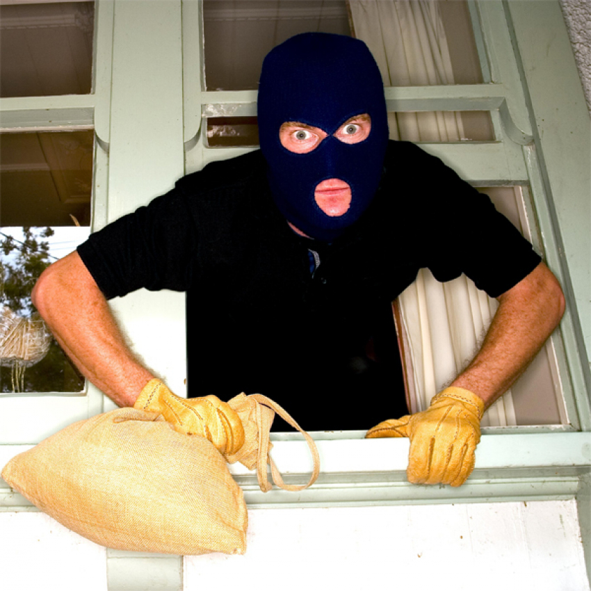 В Волгограде двое друзей ограбили парикмахерскую