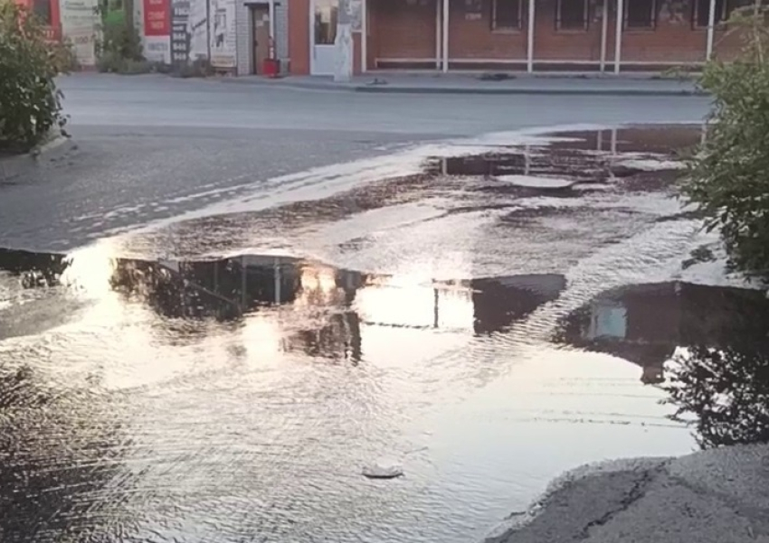 «Здесь вовсю шурует!»: гранд-потоп сняли на видео на Тулака в Волгограде