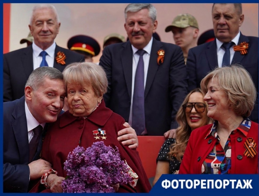 Пахмутова и блеск орденов: кто стал главным гостем парада Победы в Волгограде