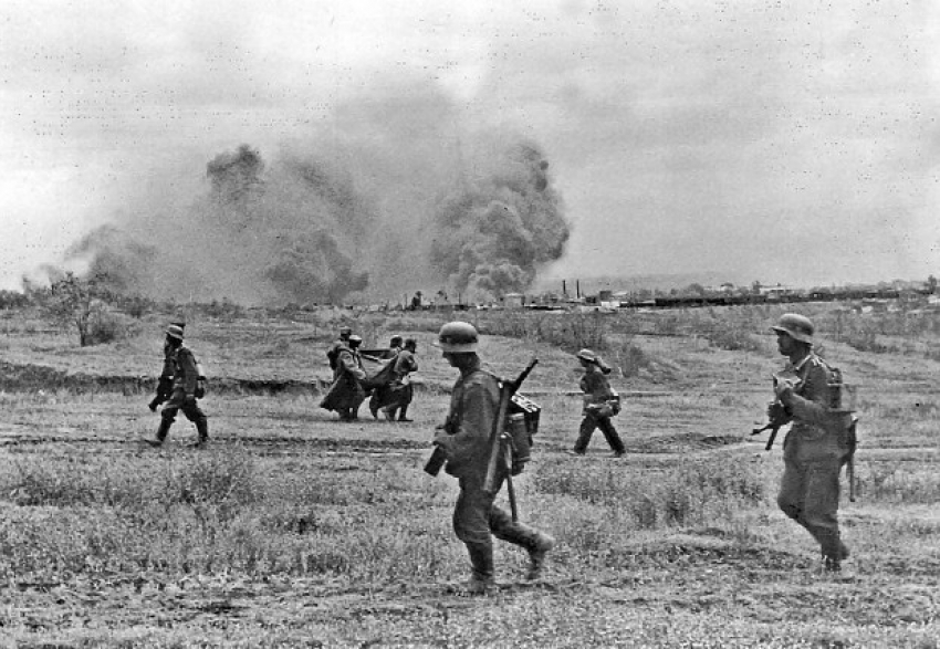 25 июля 1942 года - немецкая армия прорывает фронт благодаря огромному перевесу сил