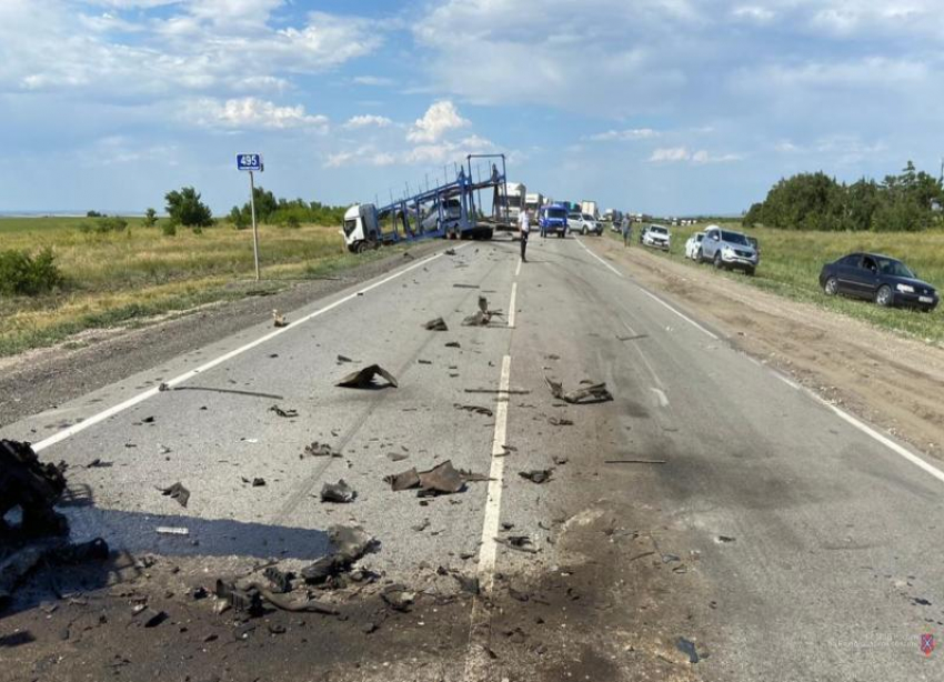 Семья из Екатеринбурга попала в смертельное ДТП на трассе в Волгоградской области
