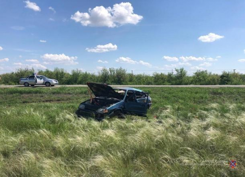 Водитель покалечил в ДТП под Волгоградом своих пассажиров, а сам сбежал