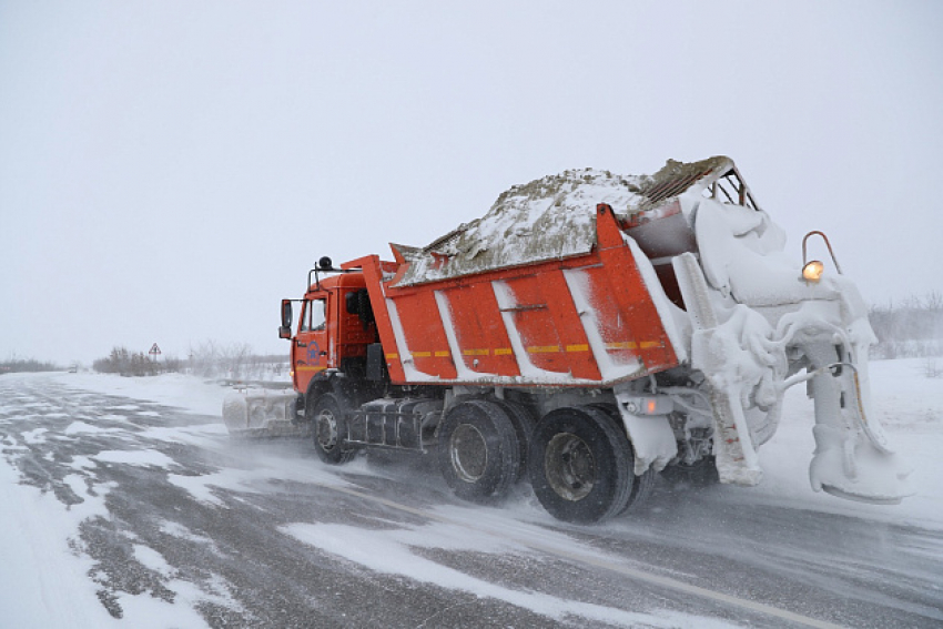 Волгоградских автомобилистов предупредили о зарытии ростовских трасс из-за снежных заносов
