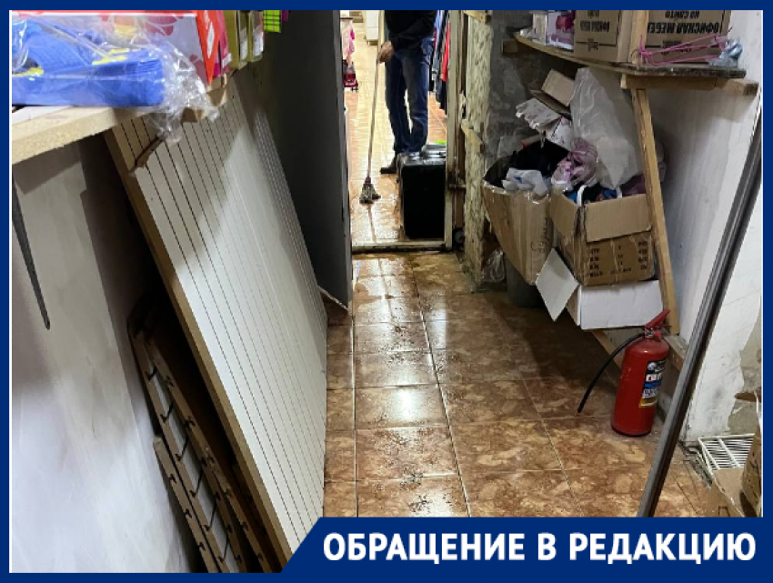 В Волгограде три магазина затопило фекалиями после коммунального ЧП: видео