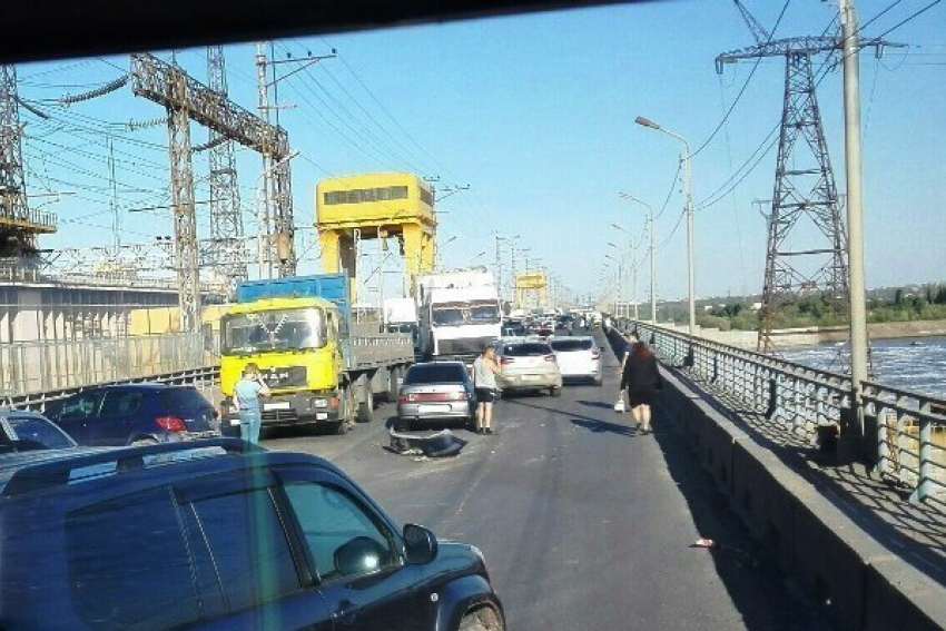 Массовая авария на плотине Волжской ГЭС: пробка в обе стороны