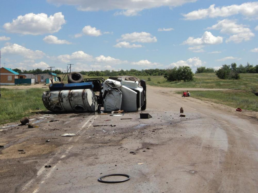 Водитель молоковоза перевернулся под Волгоградом