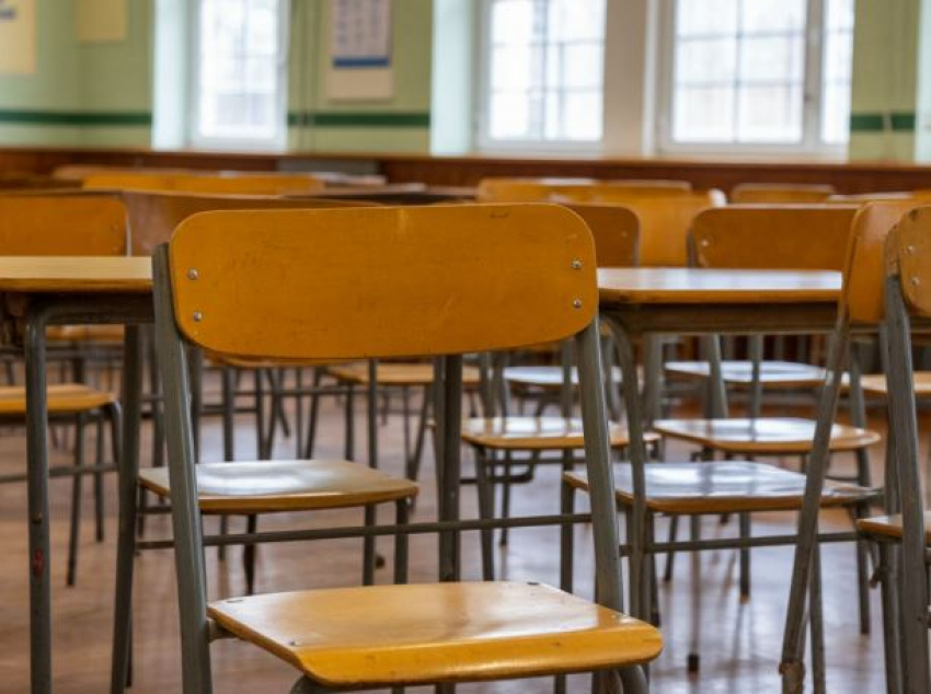 Последствия объединения школ озвучили в Волгограде