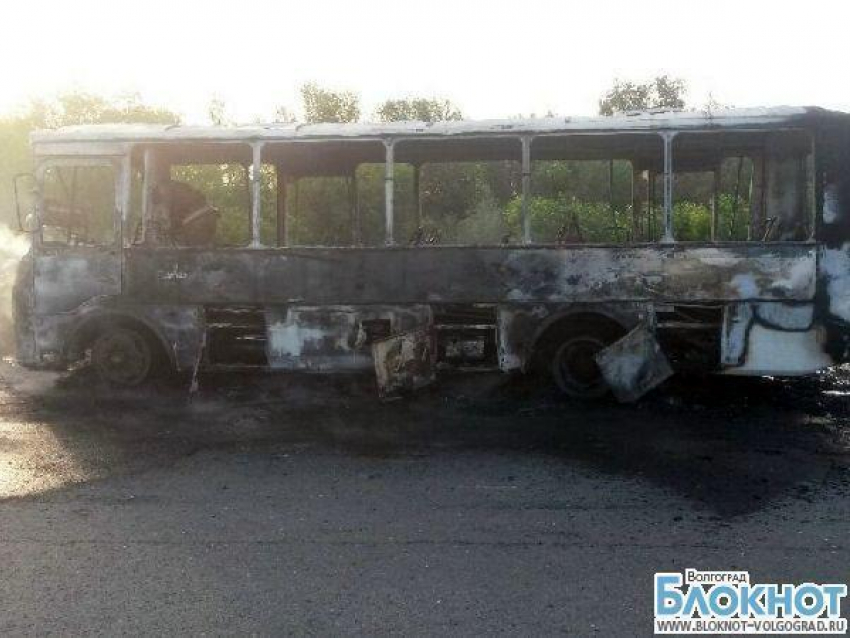 На трассе Самара-Волгоград до тла сгорел автобус