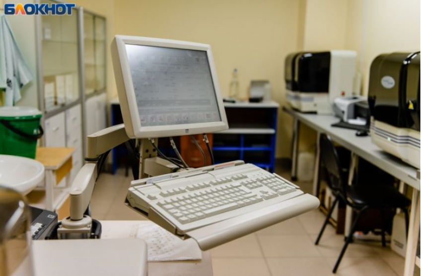 Ребенок попал в реанимацию после жесткого столкновения иномарки с внедорожником под Волгоградом