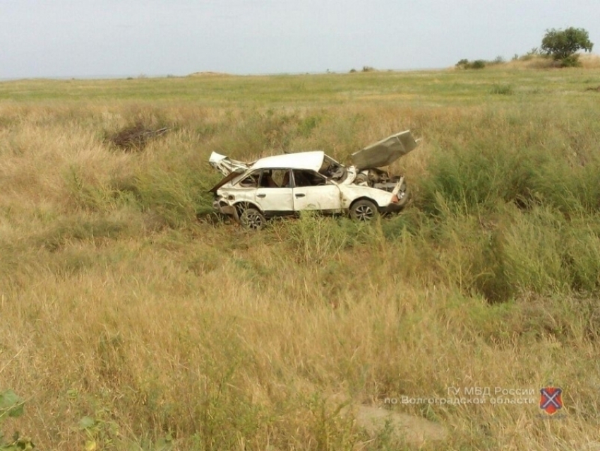 Под Волгоградом 36-летний водитель вылетел на «Москвиче» в кювет: 1 погиб