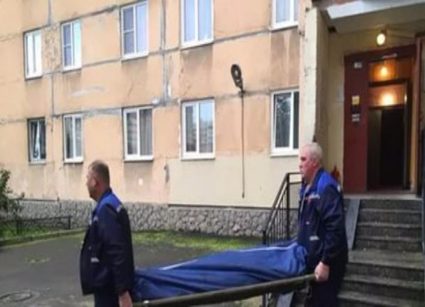 Две женщины обнаружены мертвыми в квартире на юге Волгограда после поминок