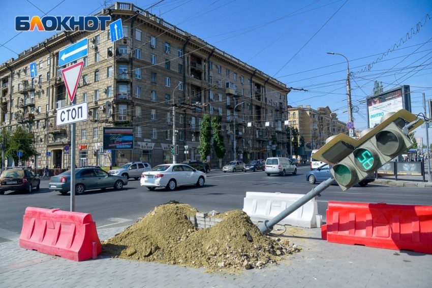 Подвесные светофоры установят на проблемном перекрестке на Комсомольской в Волгограде