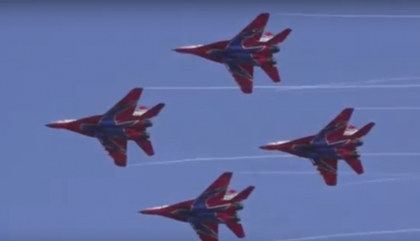 В небо над Волгоградом взмыли «Стрижи» 