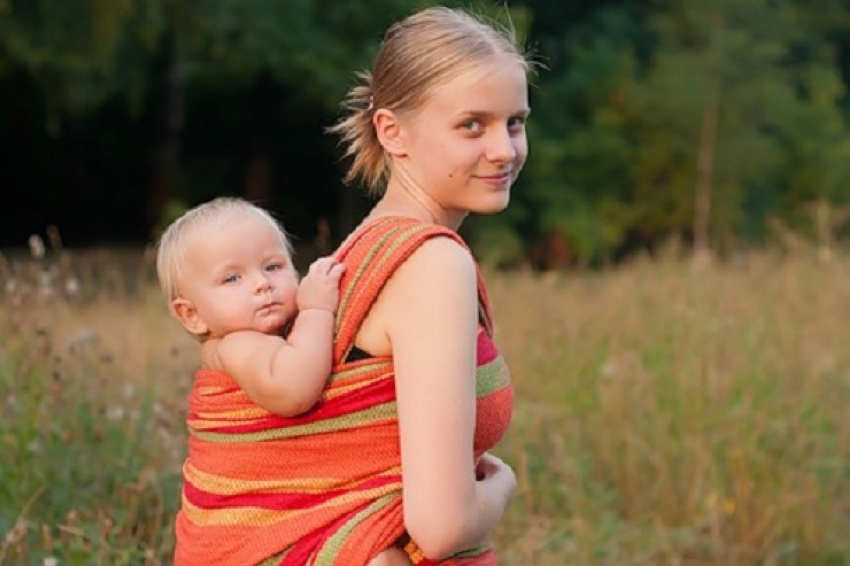 По 25 тысяч рублей получат молодые жительницы Волгоградской области при рождении первенца