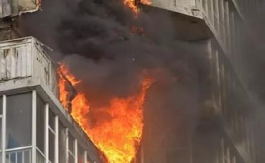 В Волгограде из-за пожара в 4-этажном доме эвакуировано 15 человек 