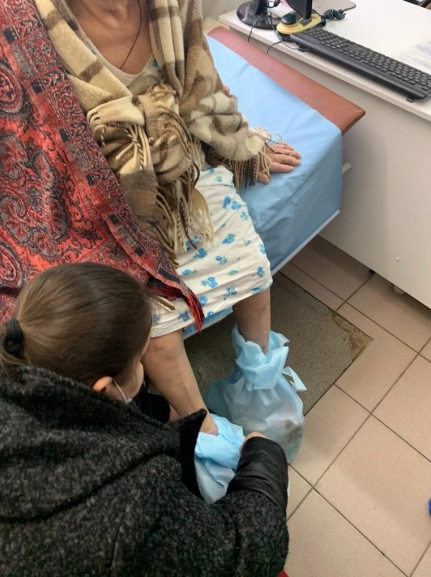 «После комы полуголой выставили на улицу»: как в Волгограде 85-летнюю пенсионерку выписали из больницы