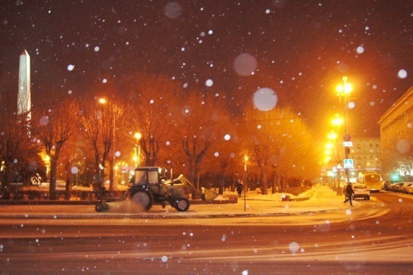 Власти Волгограда пообещали вовремя бороться с гололедом и снегом