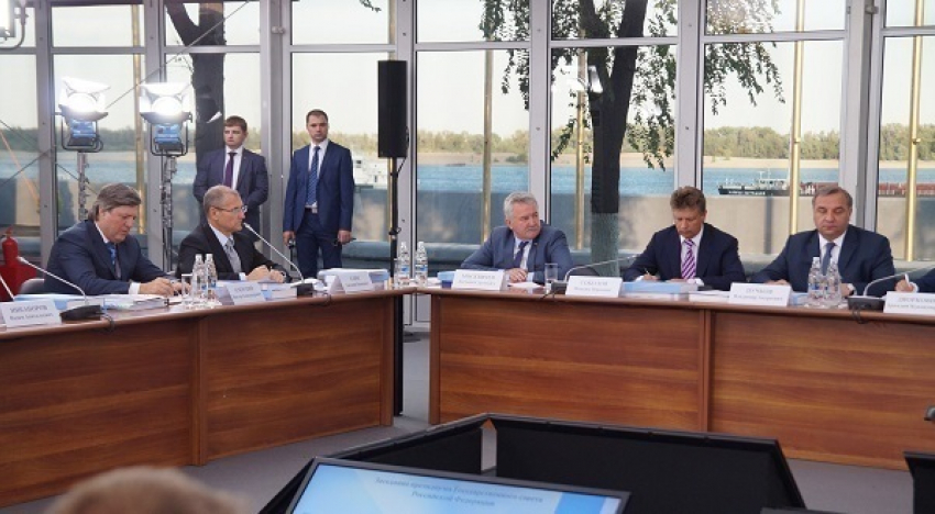 Губернатор Астраханской области рассказал на заседании Госсовета в Волгограде о строительстве новейшего круизного лайнера