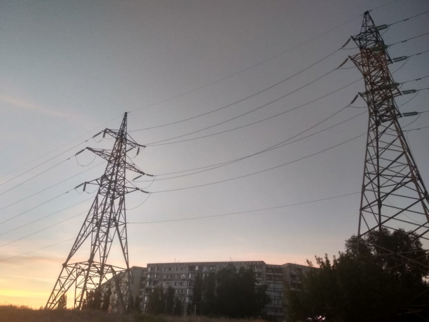 Не опять, а снова: в трех районах Волгограда отключат свет 31 июля